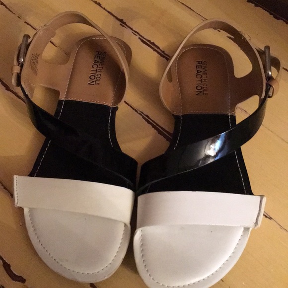 Kenneth Cole Reaction sandals. - Picture 6 of 6